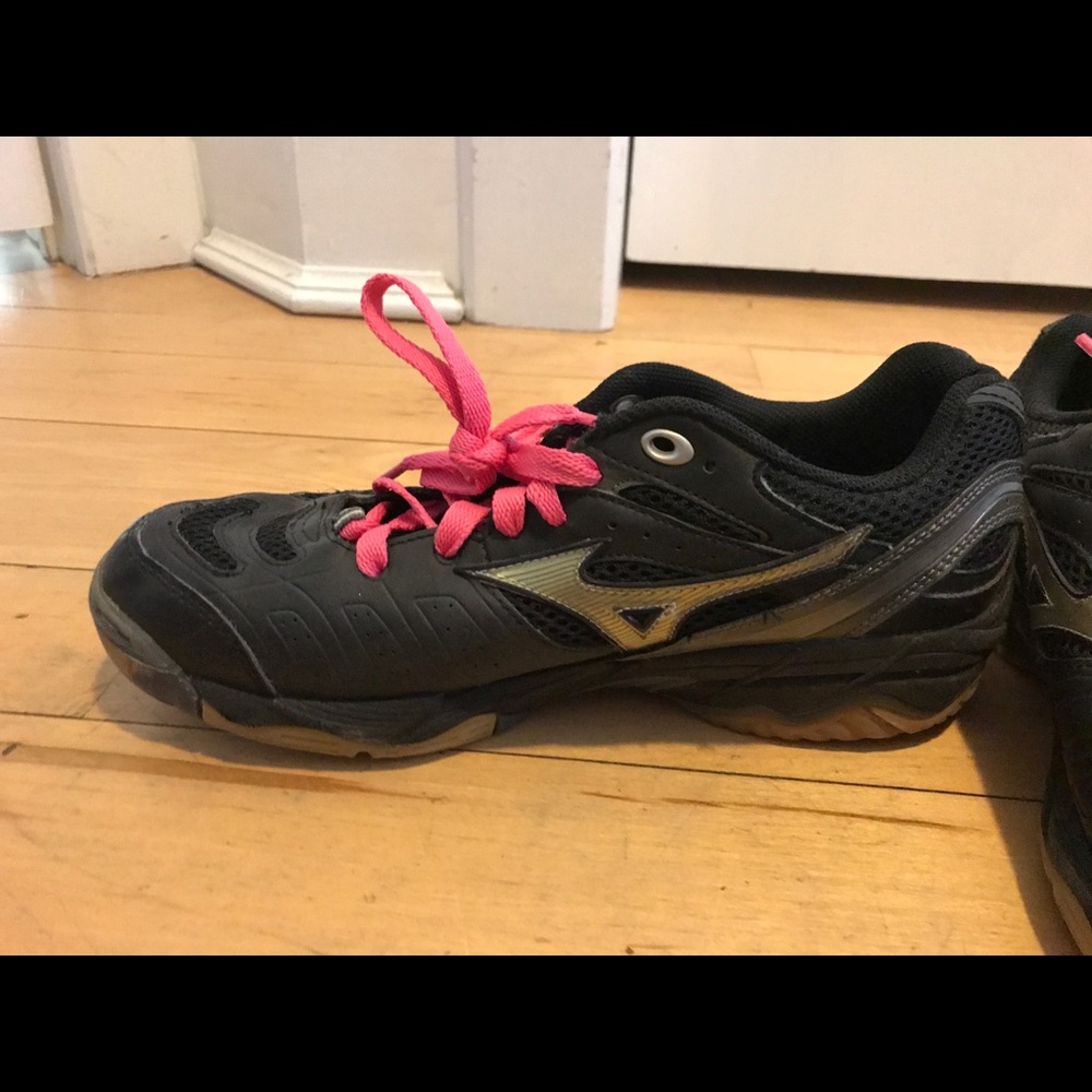 Size 8 Women’s Volleyball Sneakers